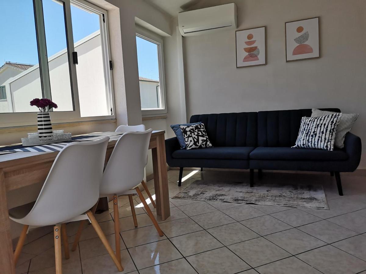 Apartmani Ljuba Rogoznica  Eksteriør bilde